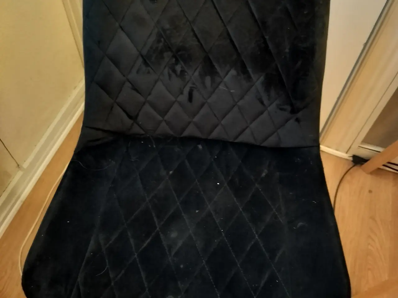 Billede 3 - Lækre sorte velour stole