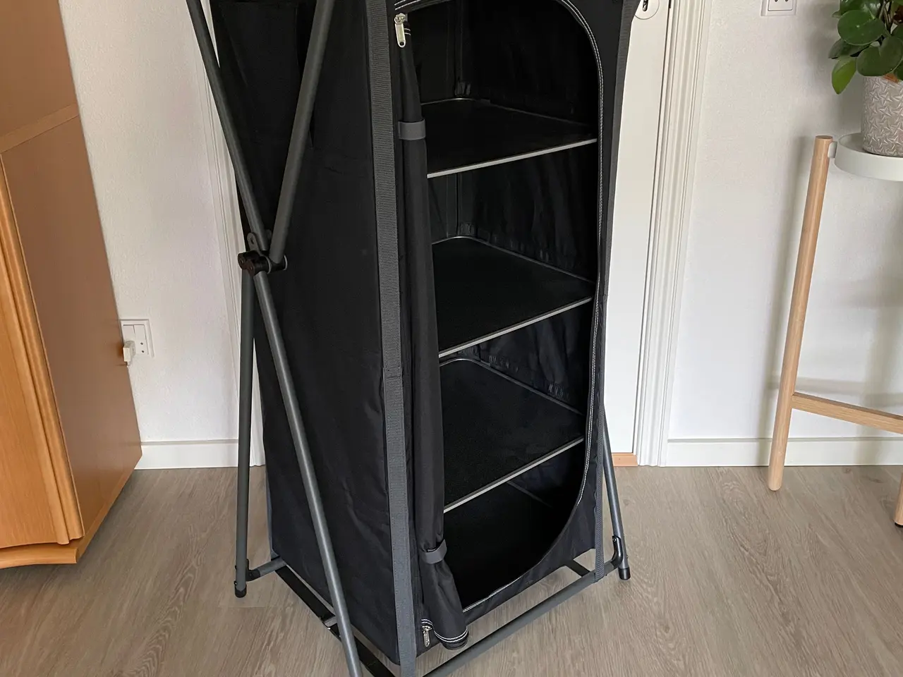 Billede 4 - Nyt campingskab med hylder