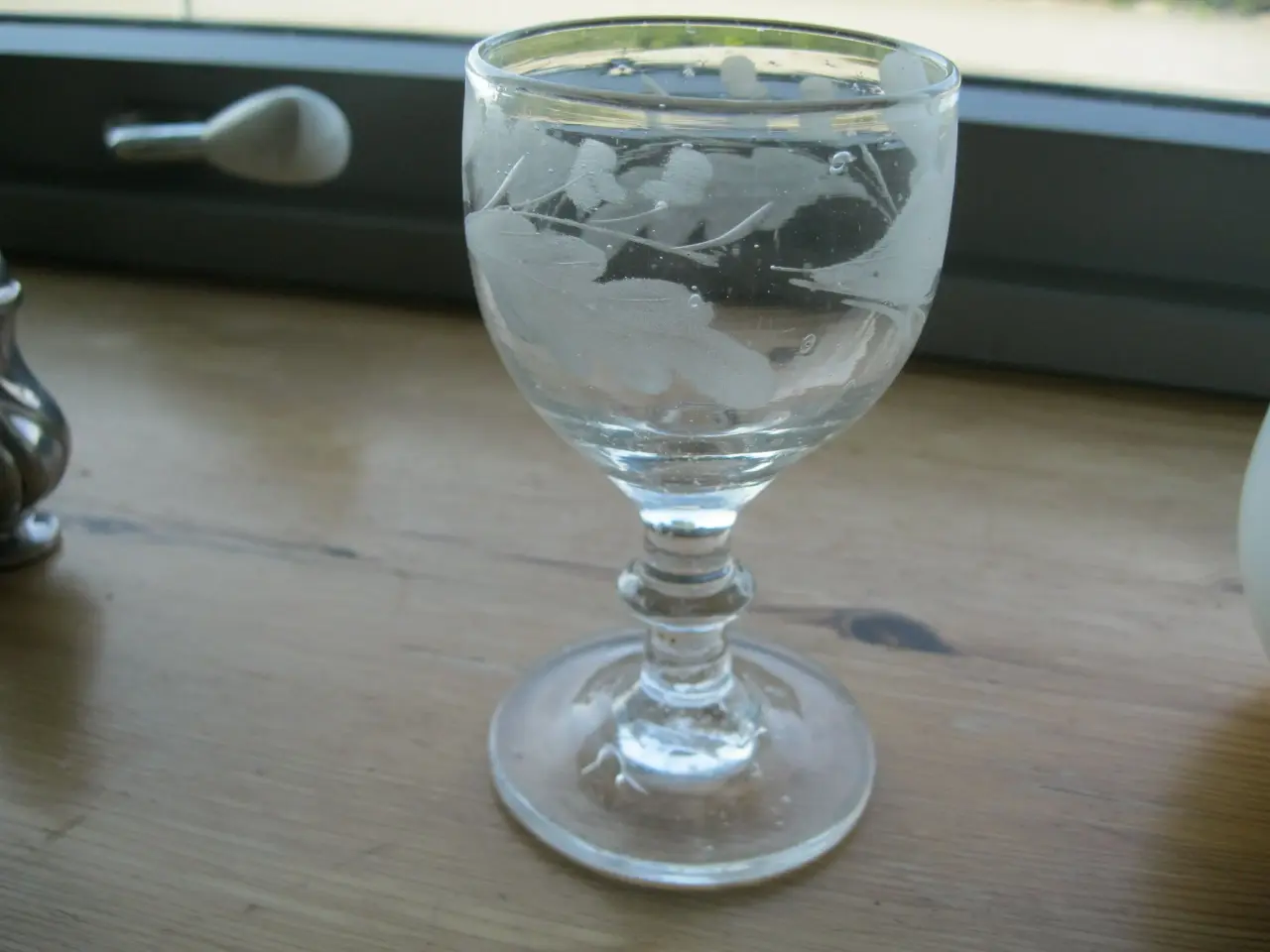Billede 4 - Egeløv  hvidvinsglas 1800-tals Holmegaard