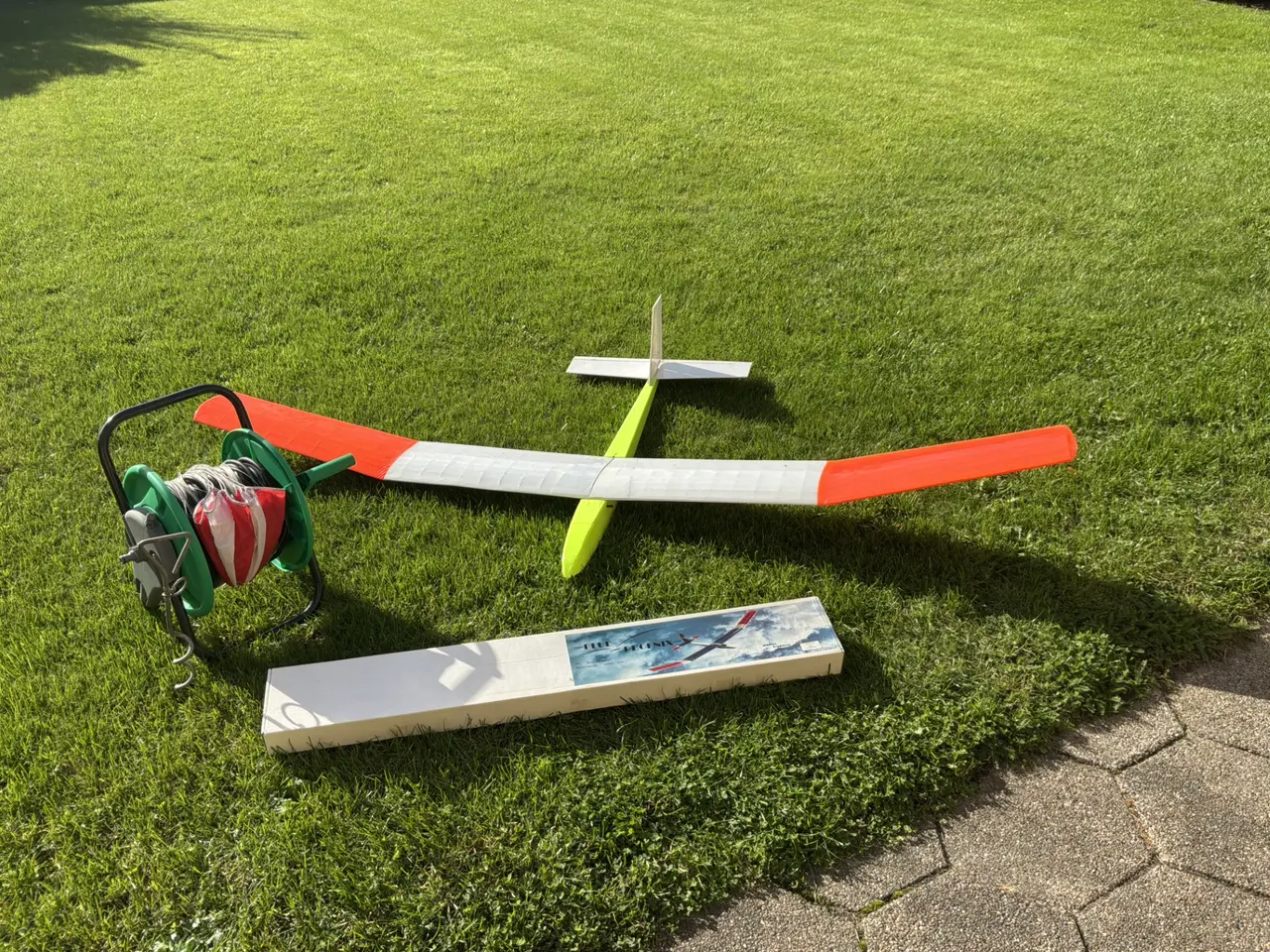 Billede 1 - 2 stk. Blue Phoenix 2 meter svævere, samt 1 gummit