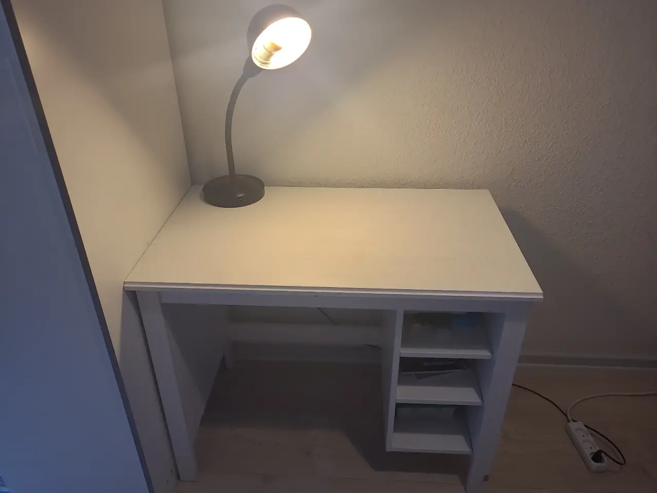 Billede 1 - Skrivebord