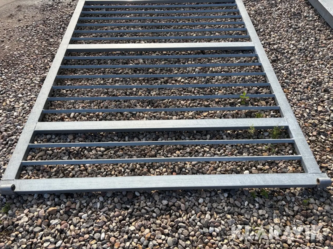 Billede 11 - Gitterport med stolper