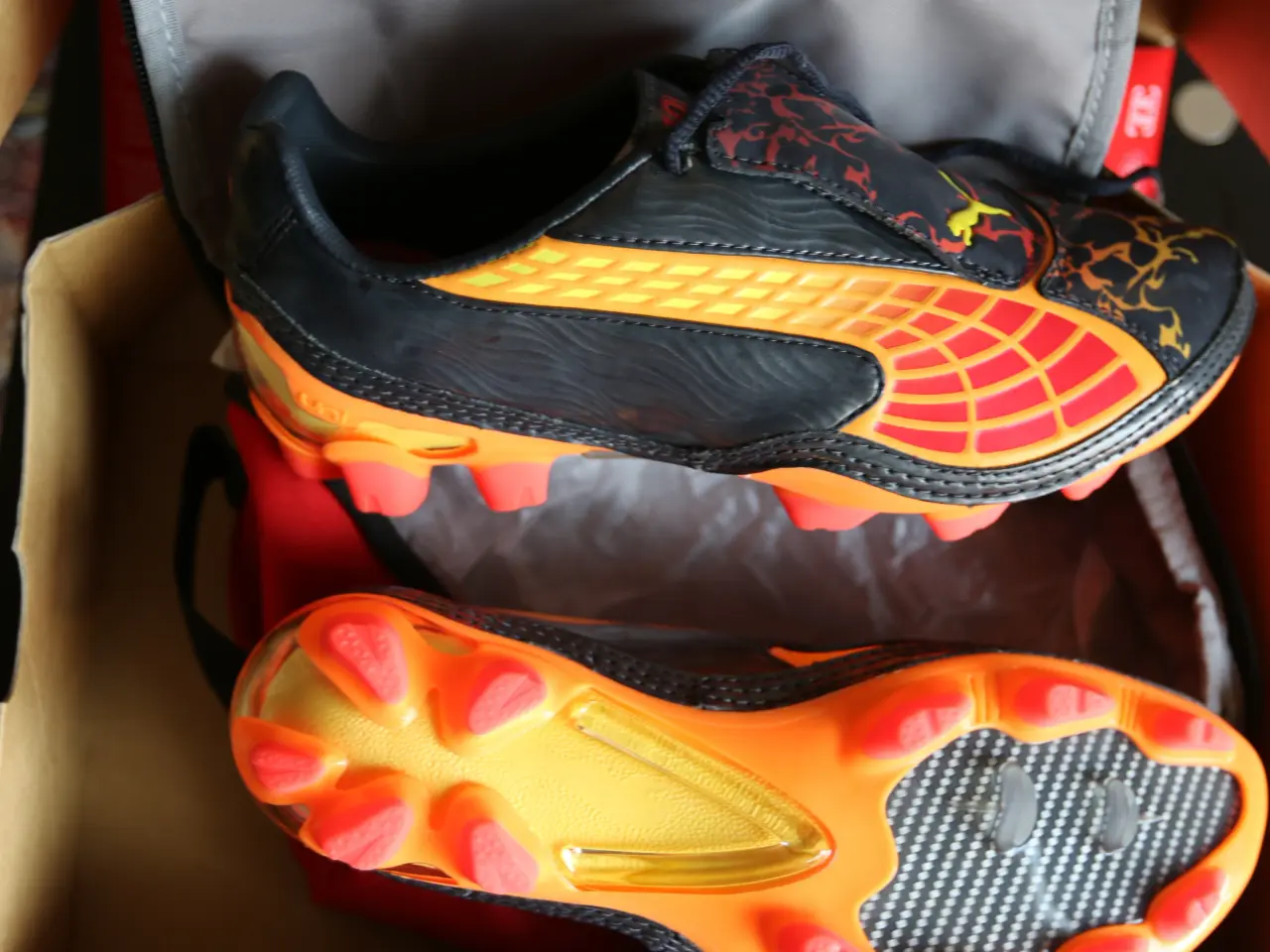 Billede 5 - Nye Puma Tricks SG str. 37. Nypris 799 kr.