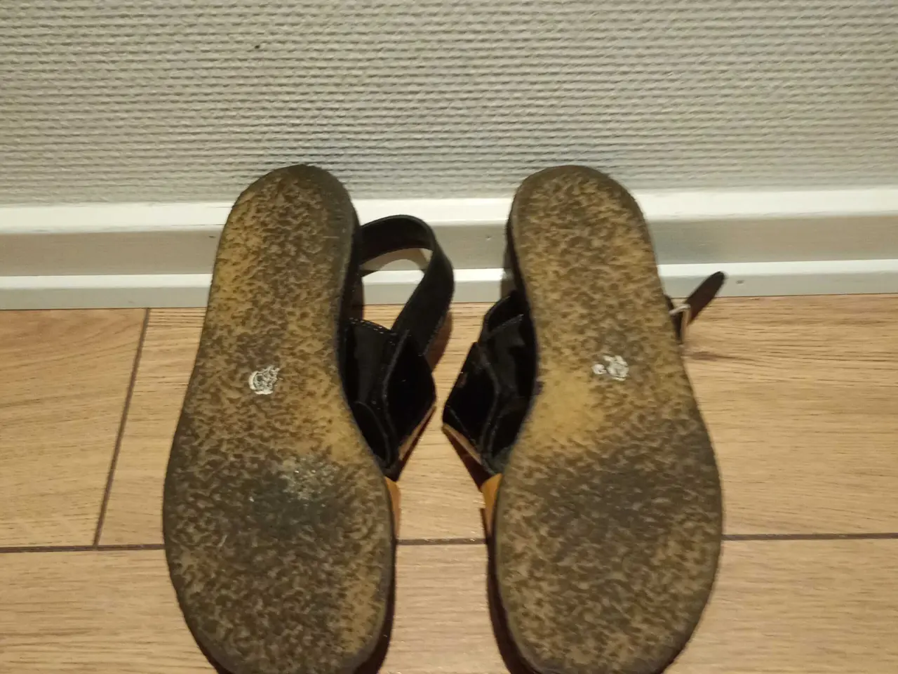 Billede 2 - Damesandaler, ANGULUS, skind. 36. Som nye. 