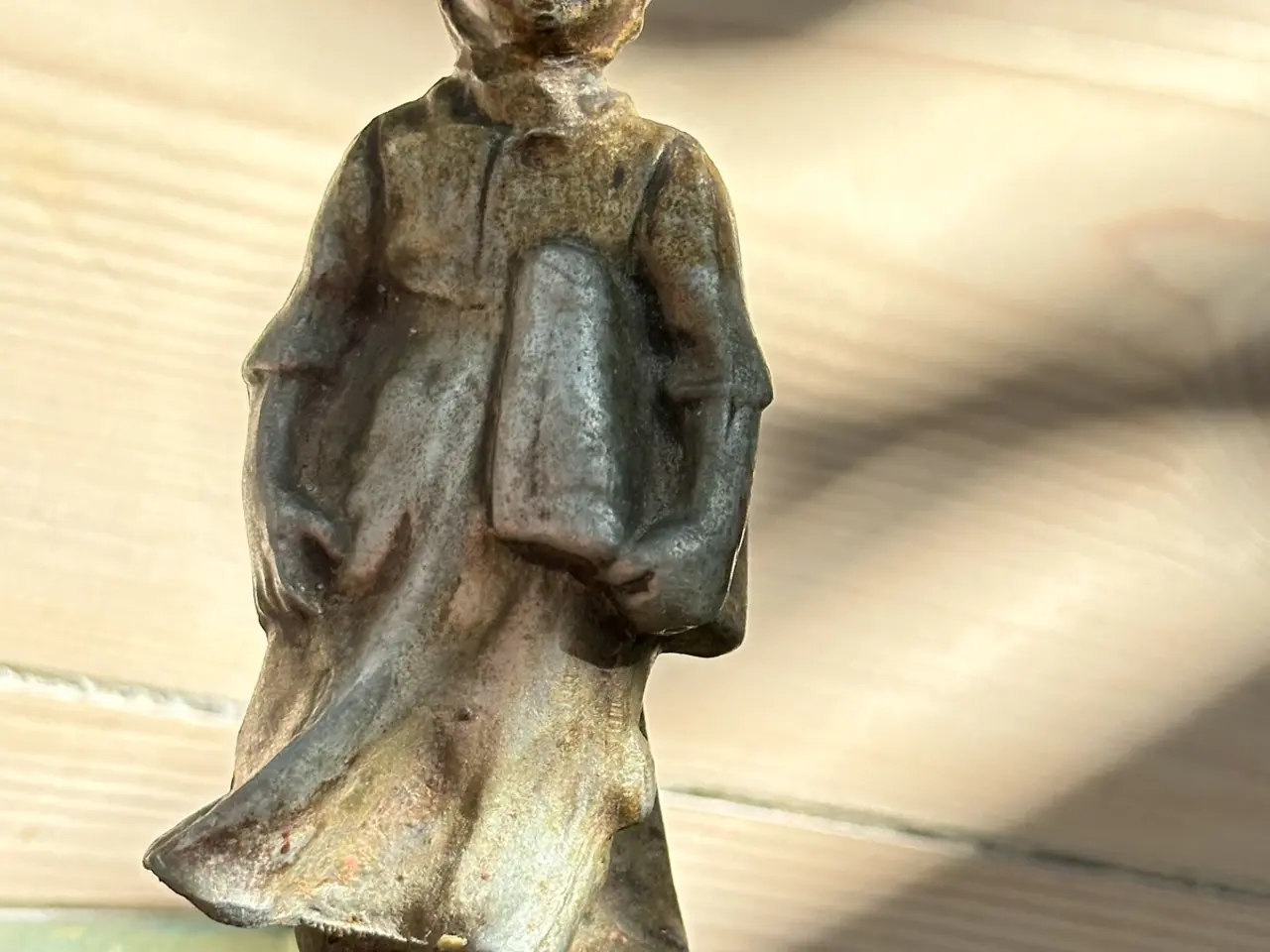 Billede 3 - Bronzeskål med figur F.eks. til halloween 
