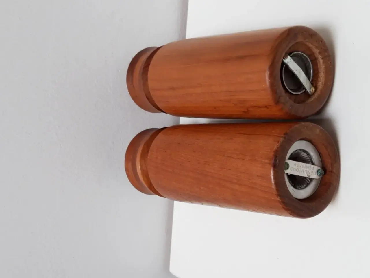 Billede 2 - Salt/Peber-sæt, retro, massiv teak, 21 cm, 2 stk