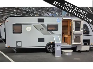 2027 - Knaus Südwind 580 Black Selection QS Den meget populære familievogn Knaus Südwind 580 QS Black Selection er nu klar til bestilling til 2027 Hos camping-Specialisten i Silkeborg
