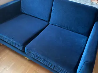 Blå velour sofa, 2. personers