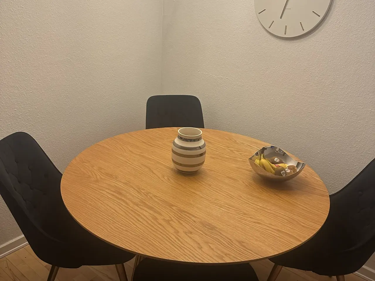Billede 3 - Spisebordsstole i velour (4stk.)