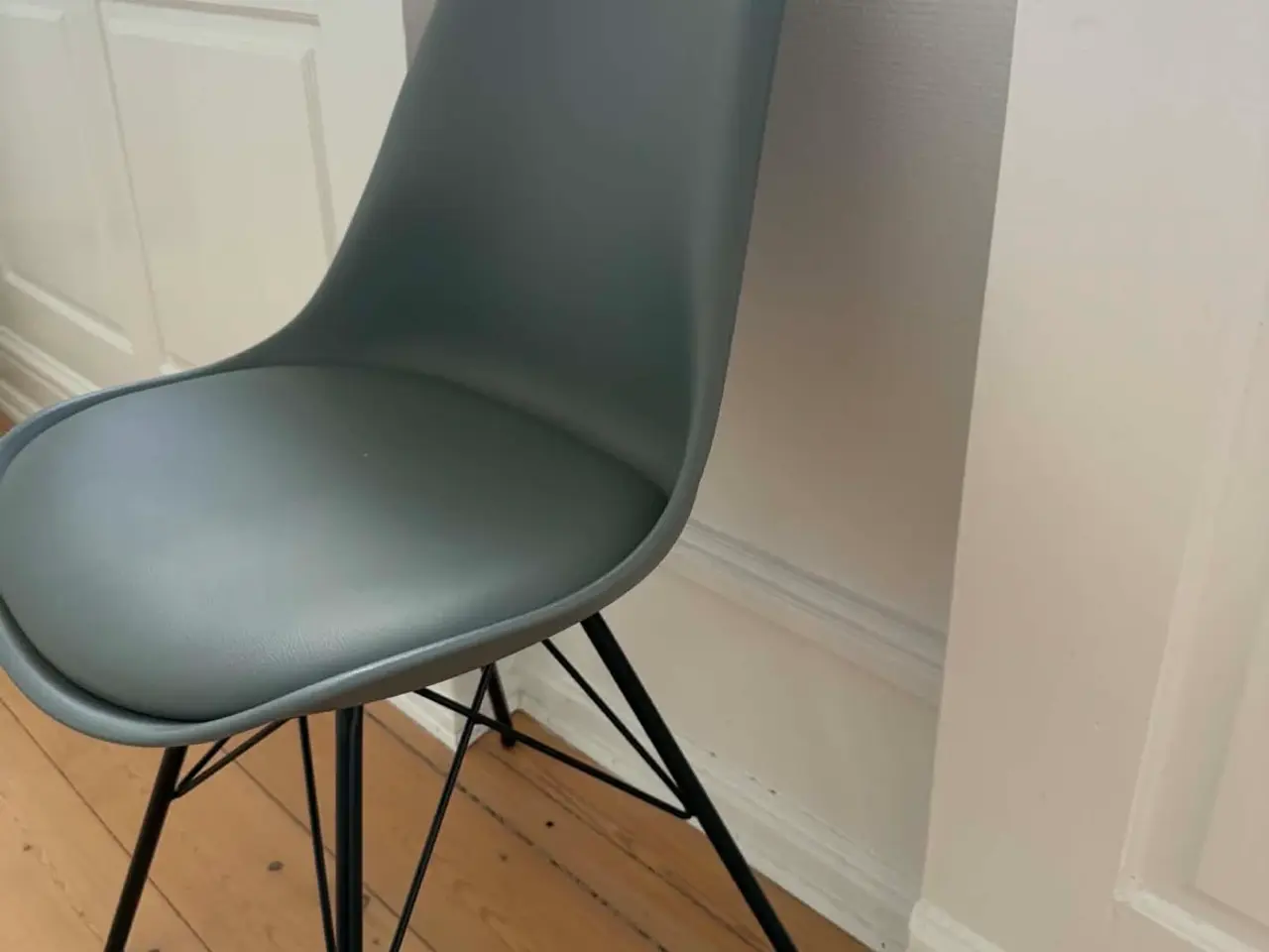 Billede 3 - Grå Spisebordstole - 600kr