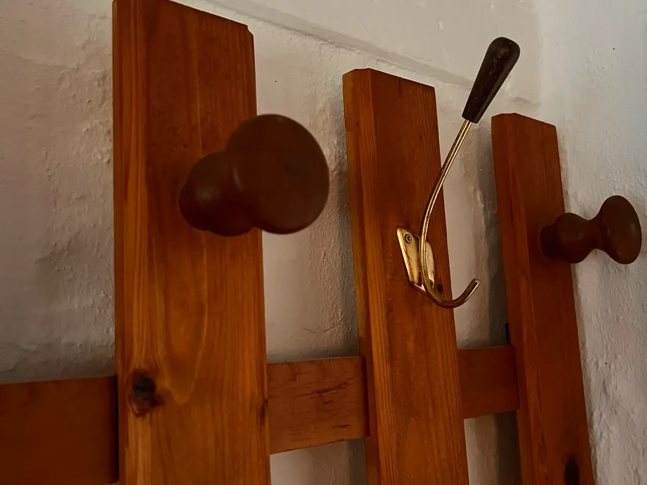 Billede 3 - Stor vintage knagerække / garderobe i massivt fyr 