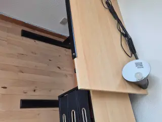 Tegnebord med vipbar bordplade + tilbehør sælges