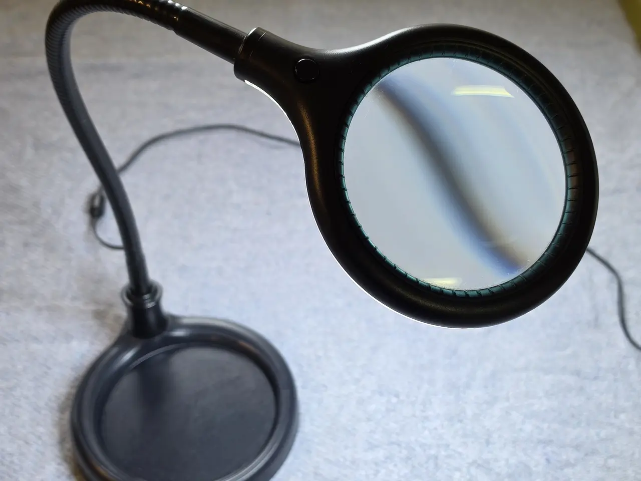 Billede 1 - LED-bordlampe med forstørrelsesglas og fleksibel arm, sort