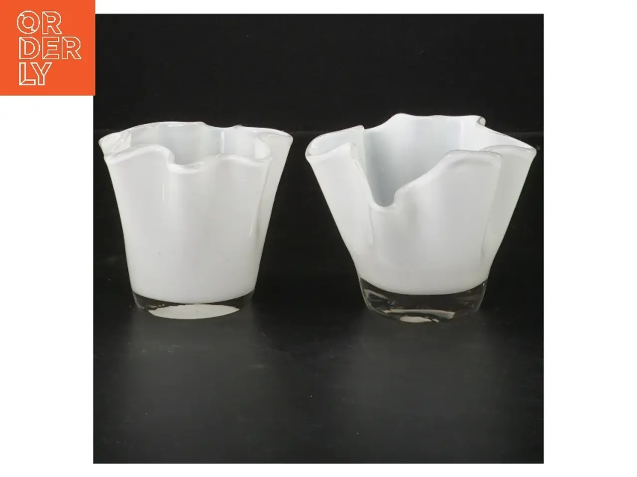 Billede 1 - Hvide vaser/lysestager(str. 2 styk, 10x8 cm)