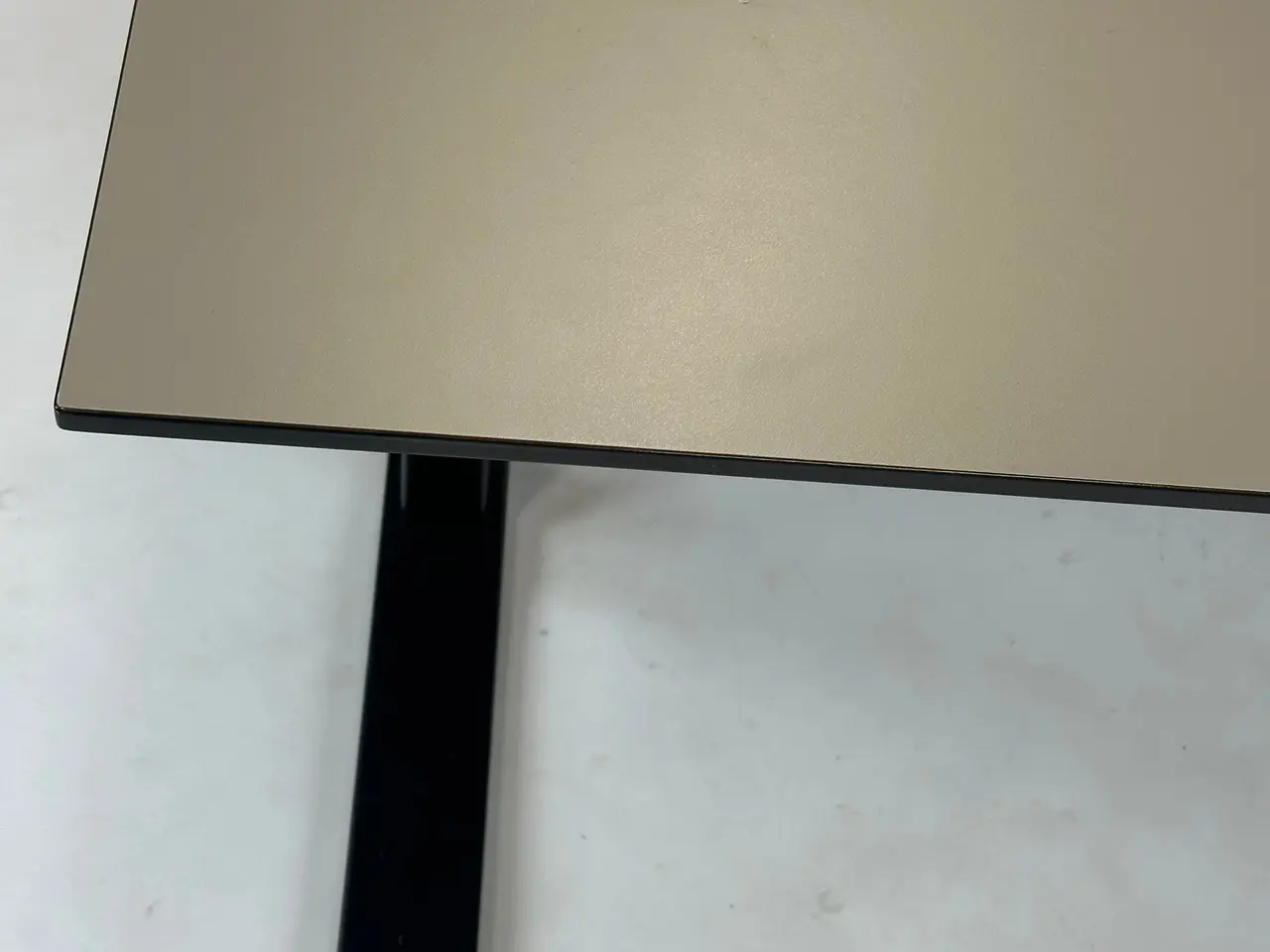 Billede 3 - Linak Hæve/sænkebord – Beige/Sort Stel 180x80 cm