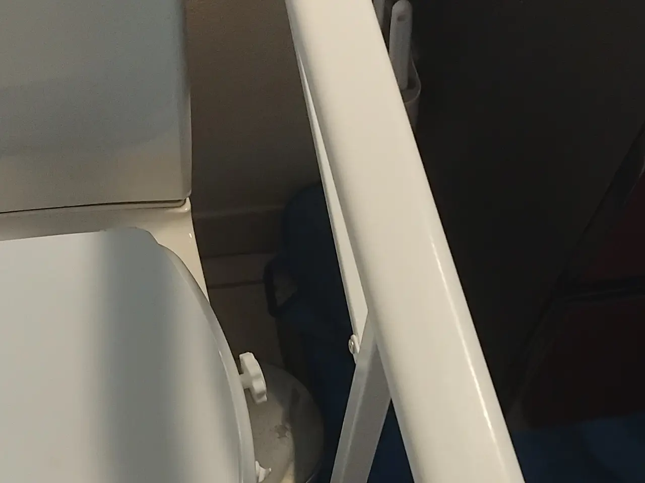 Billede 3 - MIA Toiletstøtte M4 Brugt, virker fin