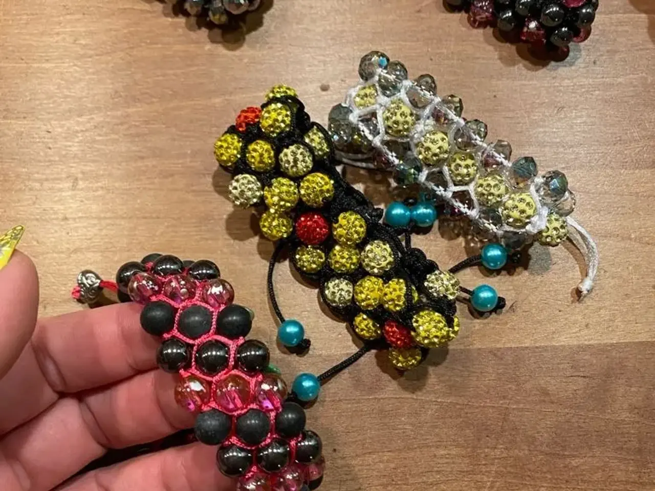 Billede 4 - Nye knyttede armbånd