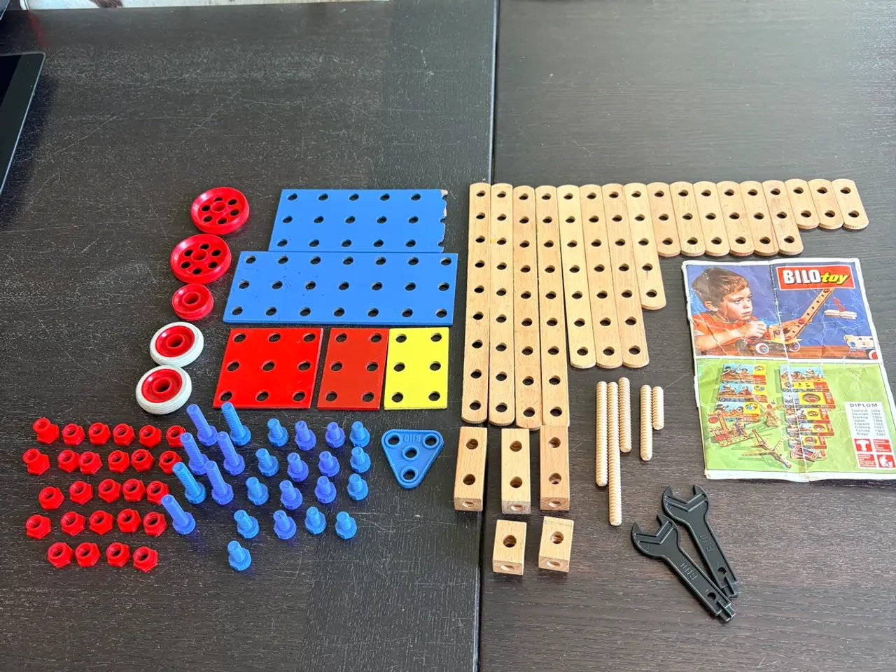 Billede 1 - BILO Toy byggesæt i træ med original vejledning