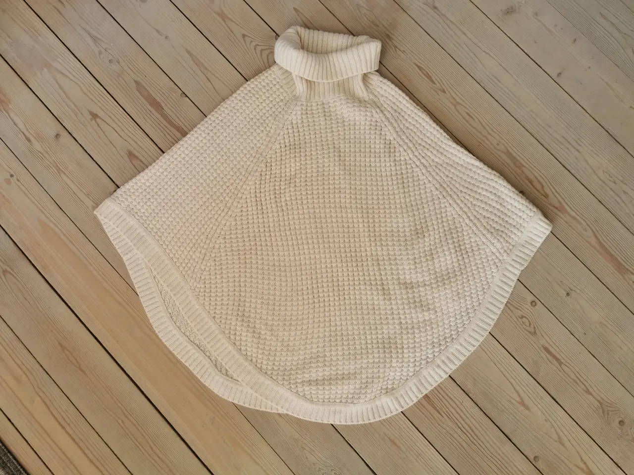Billede 2 - Strik poncho, halsedisse, sjal