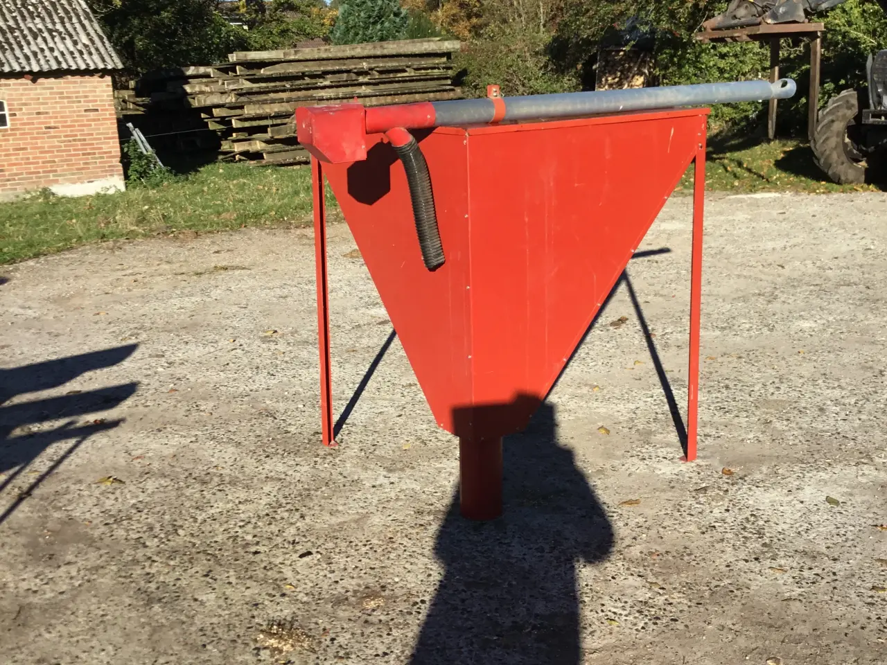 Billede 1 - Silo til træpiller med transportør.