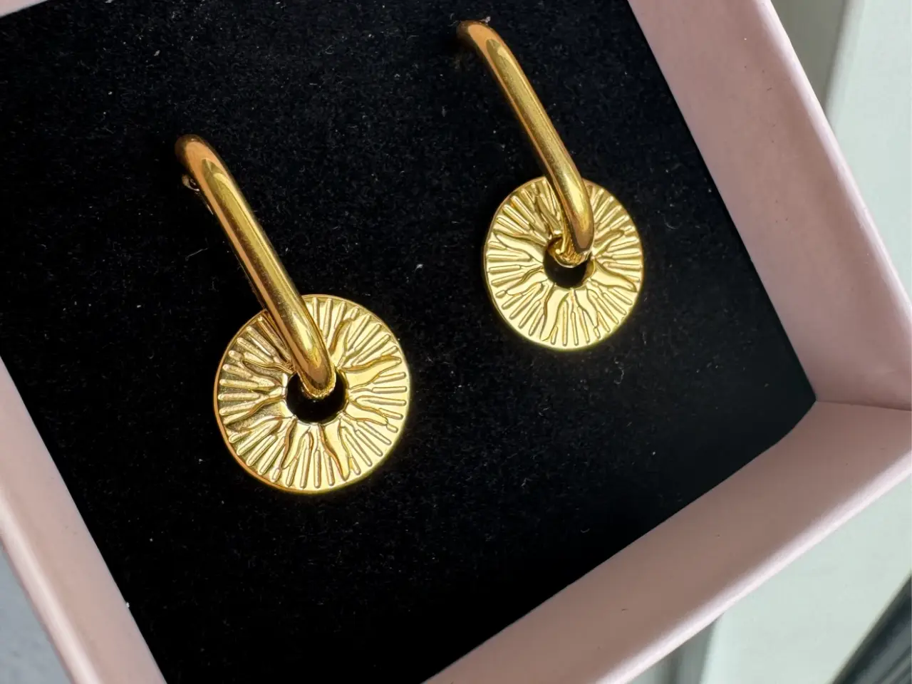 Billede 5 - Coin øreringe i rustfrit stål med 18k guld belægni