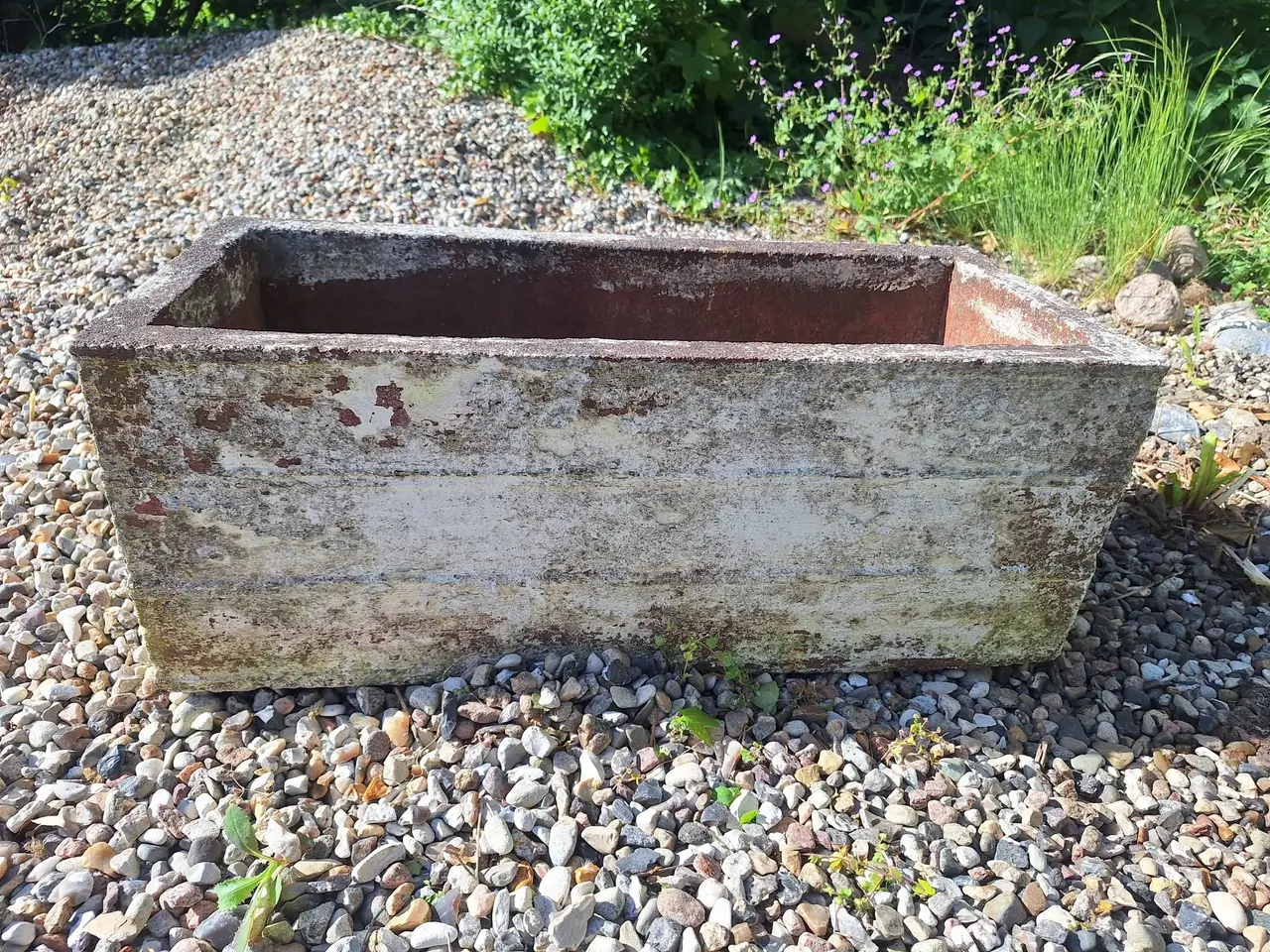 Billede 3 - Granitvandsten, stenfrø og ældre fodertrug