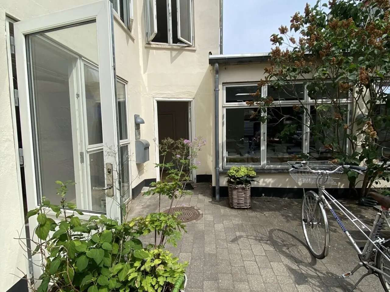 Billede 15 - Kontor i hyggelig baggård