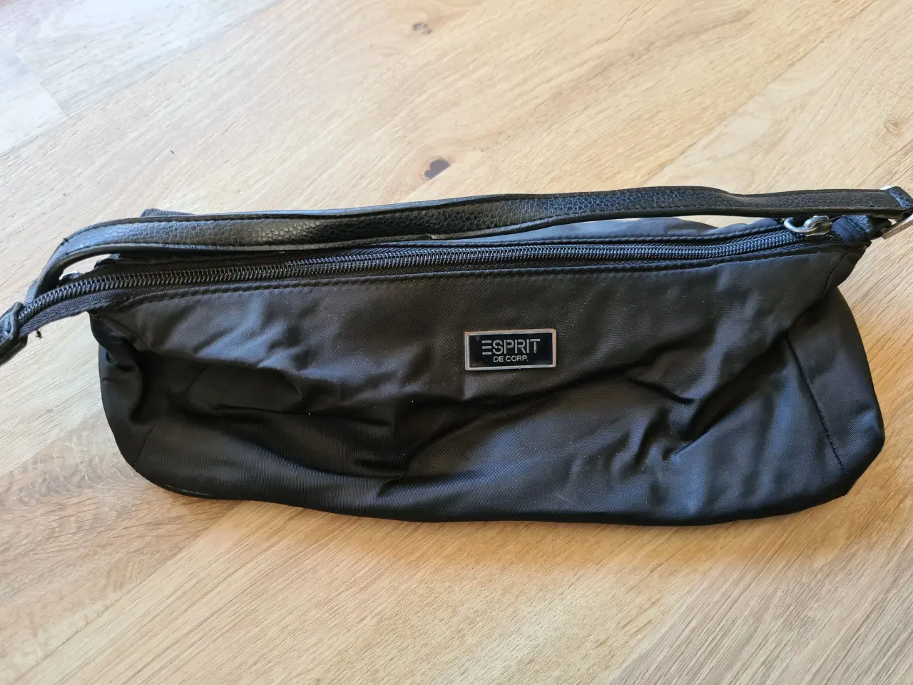 Billede 1 - Sort taske fra Esprit