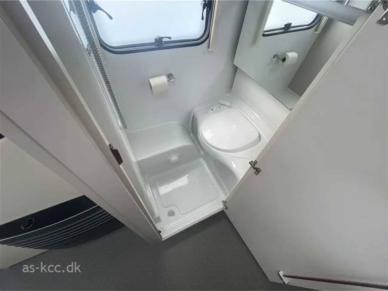 Billede 14 - 2022 - Adria Adora 613 UL   Adria Adora 613 UL årgang 2022 5 sovepladser, 6 siddepladser Isabella Penta fortelt 3,5 m. Dørmarkise til Penta SÆLGES FOR KUNDE