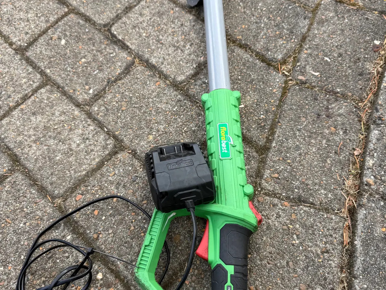 Billede 2 - Sælger en Florabest teleskopisk motorsav 20V