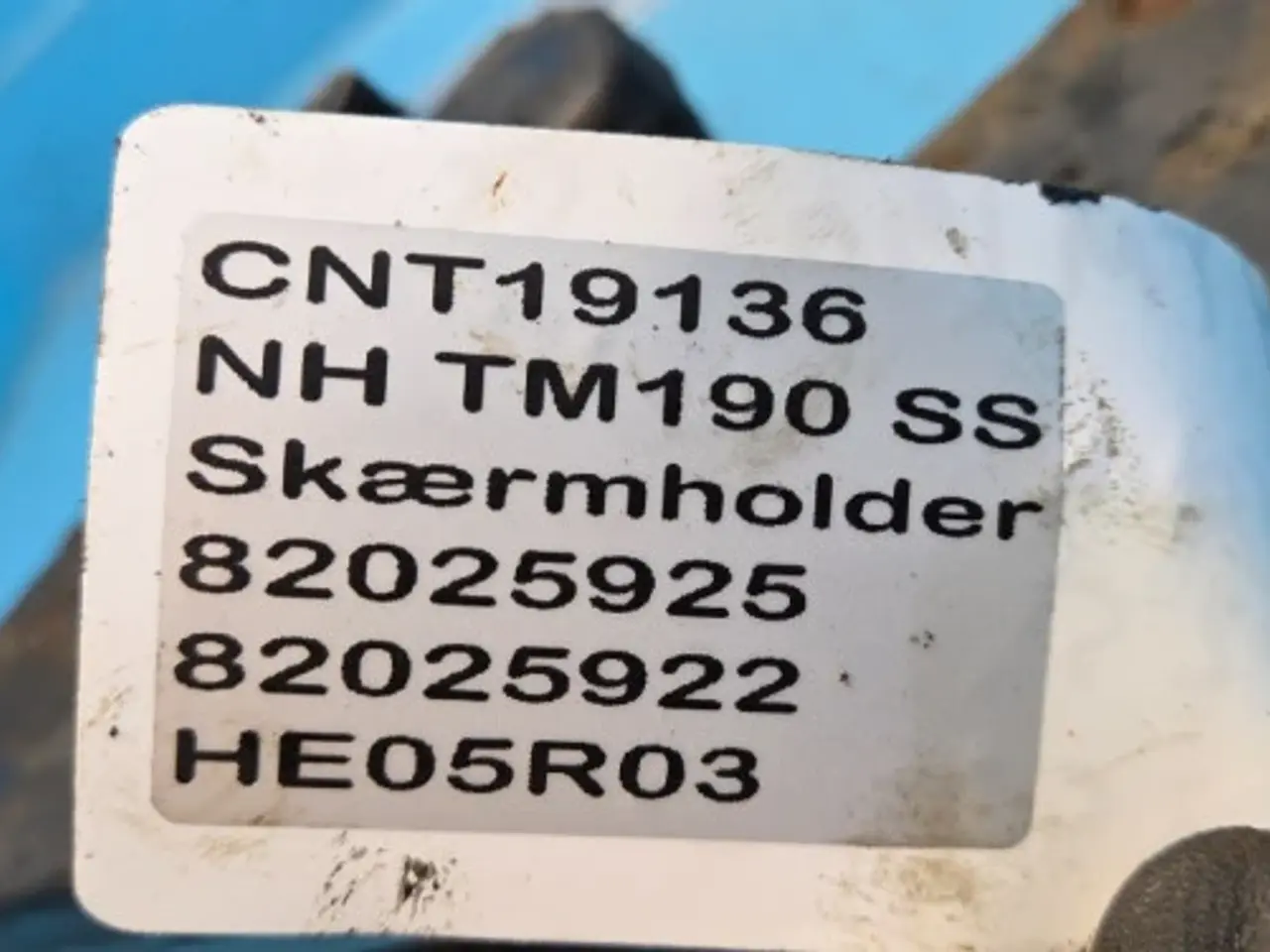 Billede 11 - New Holland TM190 Skærmholder 82025922