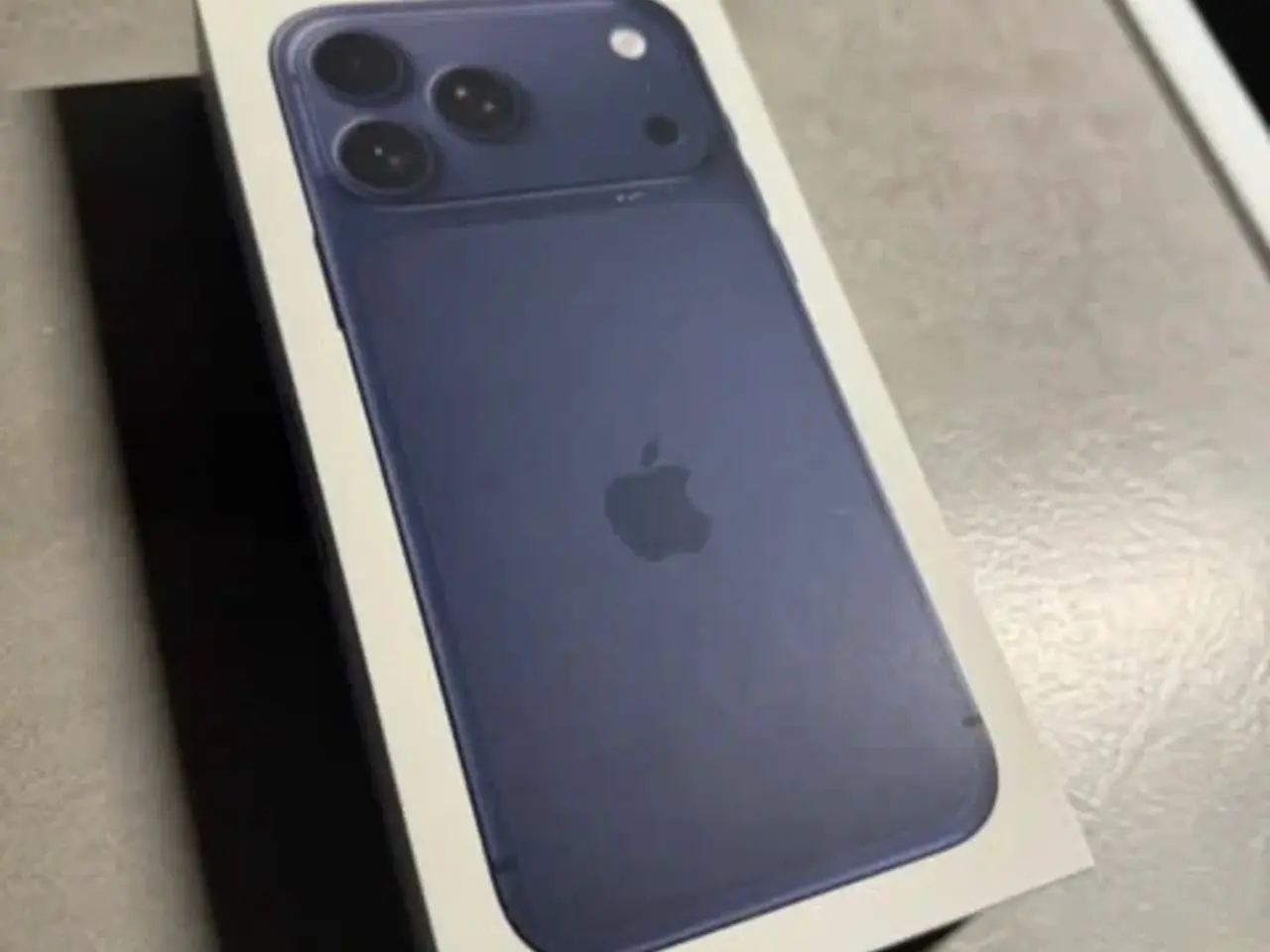 Billede 1 - iPhone 17 pro 256 GB blå