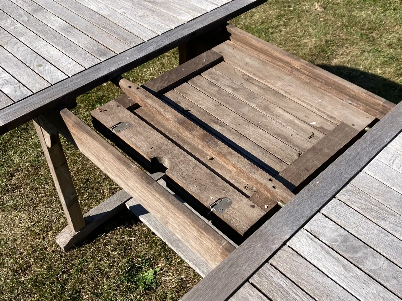 Billede 4 - Flot havebord med tillægsplade.