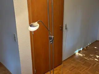Standerlampe med uplight og downlight