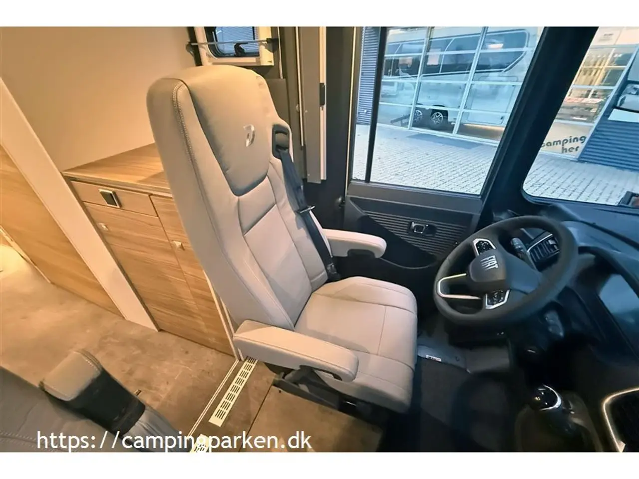 Billede 4 - 2026 - Dethleffs Alpa I 7820 - 2   Den ultimative helårsbolig med loungesiddegruppe og gourmetkøkken