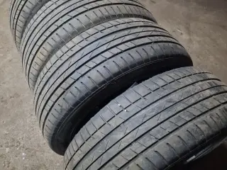 255/45/ 20" Petlas