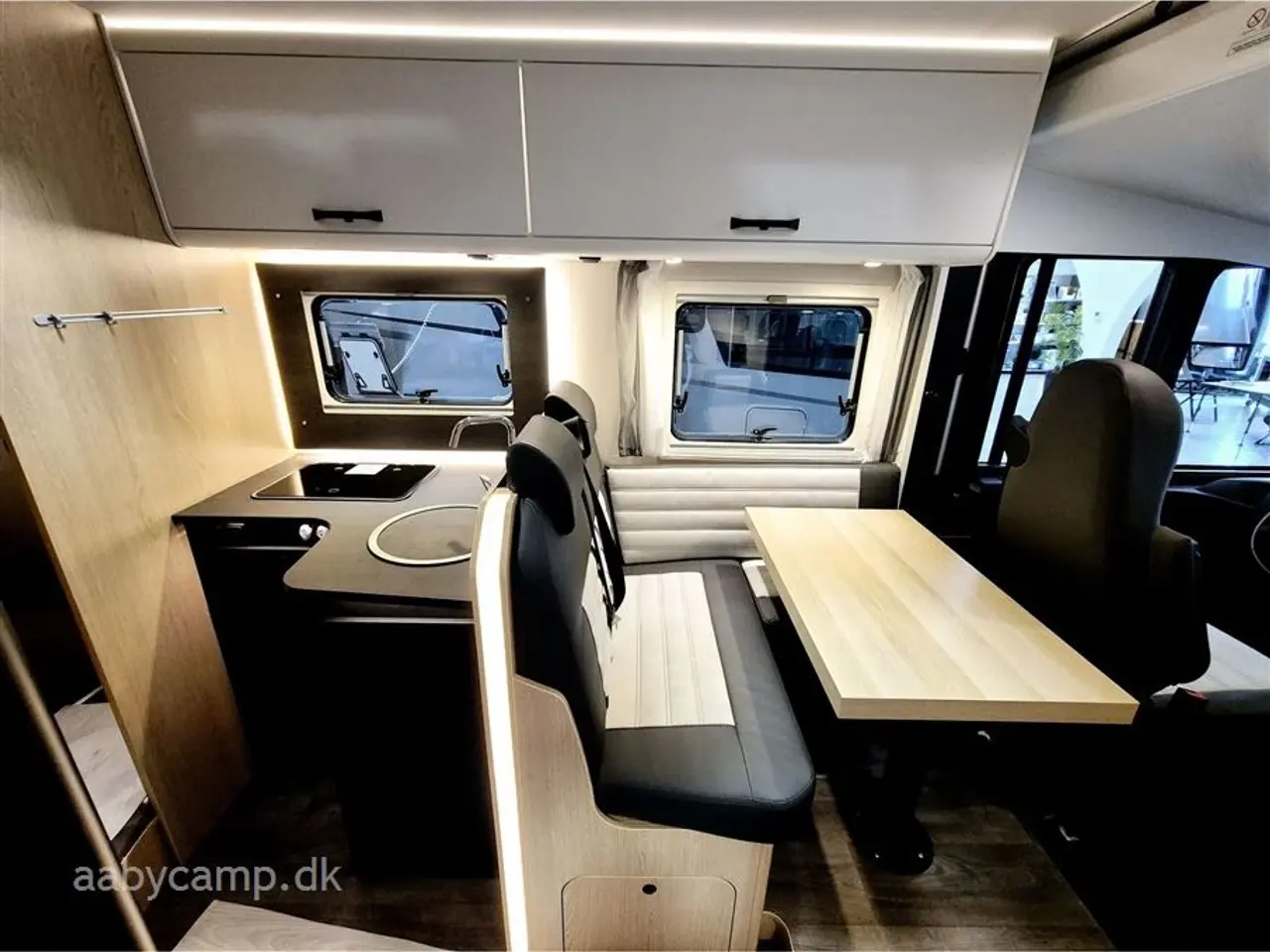 Billede 10 - 2024 - SunLight I 69 L Adv. Edition Aut. gear   Automatgear. markise. batteri. Queensbed. p-sensor for og bag. Bemærk Kun 8000 Km!!!