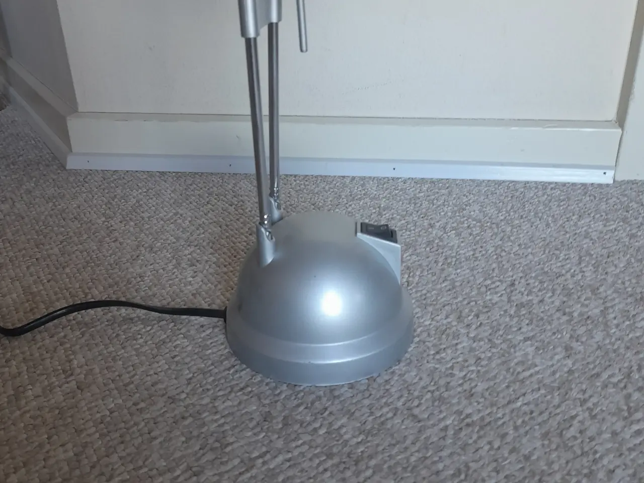 Billede 1 - Skrivebordslampe, sølvfarvet med teleskopfunktion