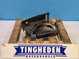 New Holland TM165 Beslag L. 82018502