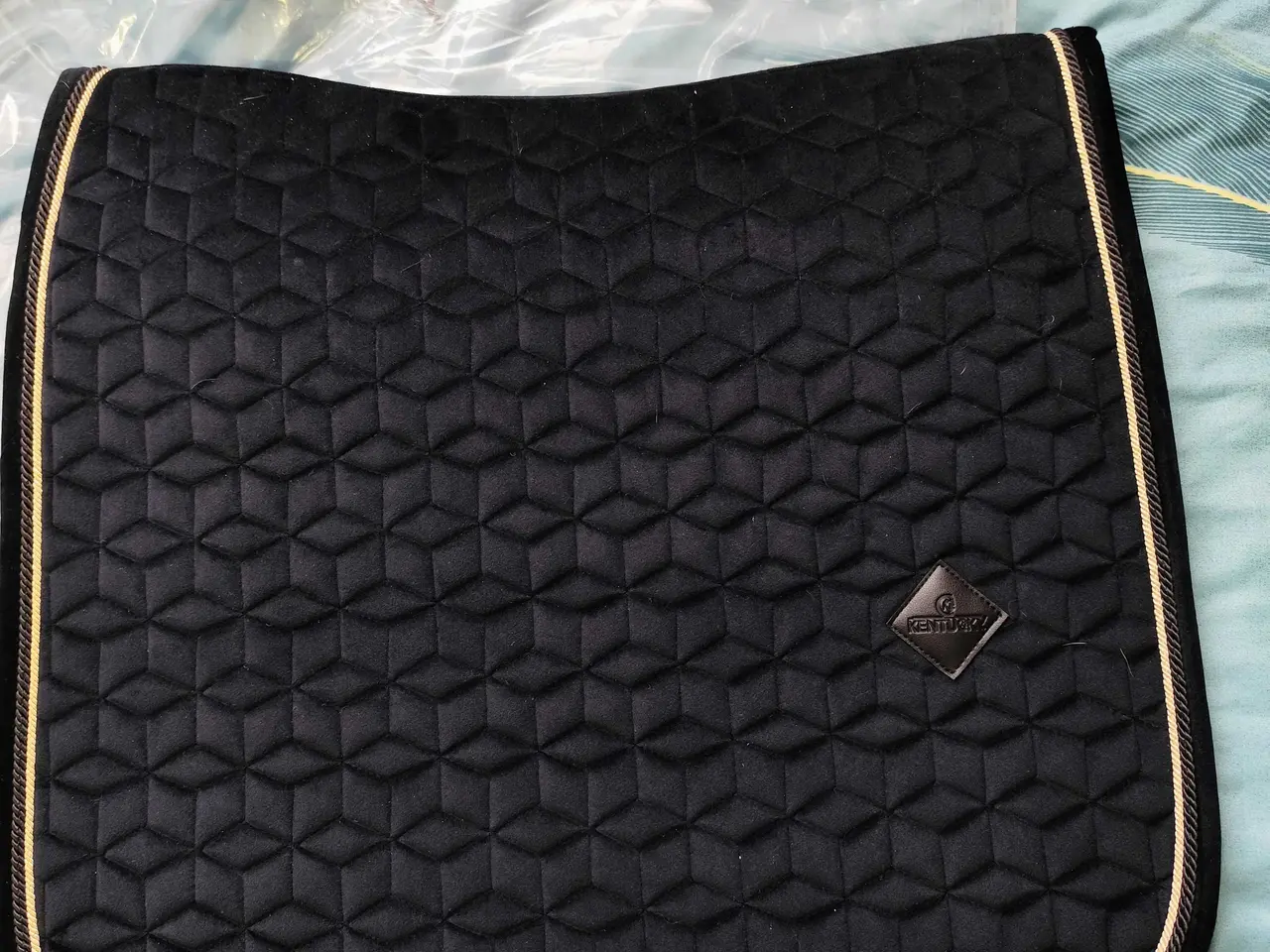 Billede 2 - Kentucky sadelunderlag velvet 17'' full. Nyt.