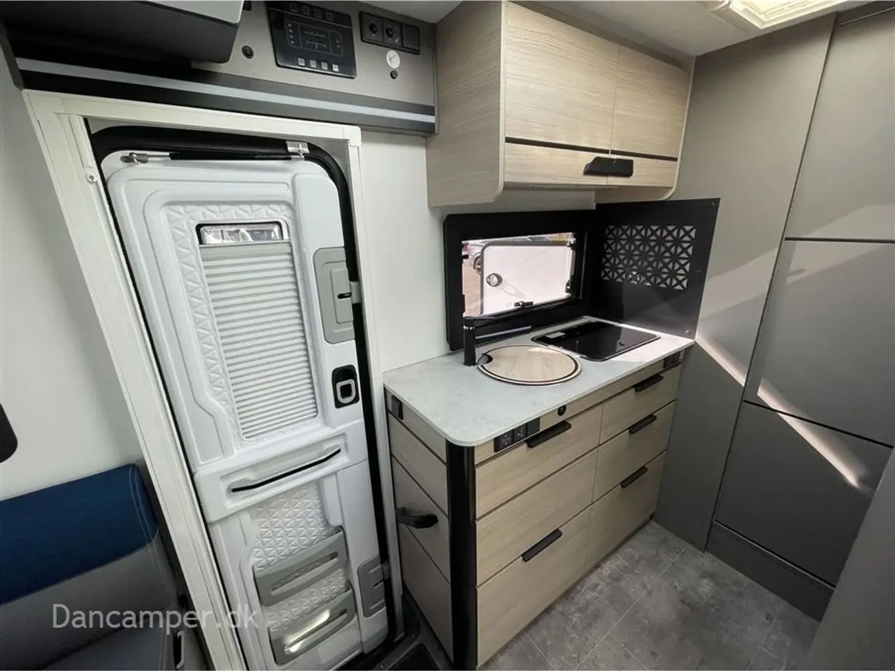 Billede 23 - 2024 - Chausson X650 Exclusive line   TILBUDSPRIS kr. 999.900,- SPAR kr. 50.000,- Camper med stor Lounge og siddegruppe, 9-trins automatgear, sænkeseng, stor garage, specialfælge, Connect- og X-tilbehørspakke ,