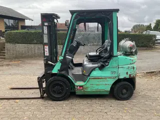 Mitsubitsi 2500kg Gastruck 2017 kun 2667 Timer