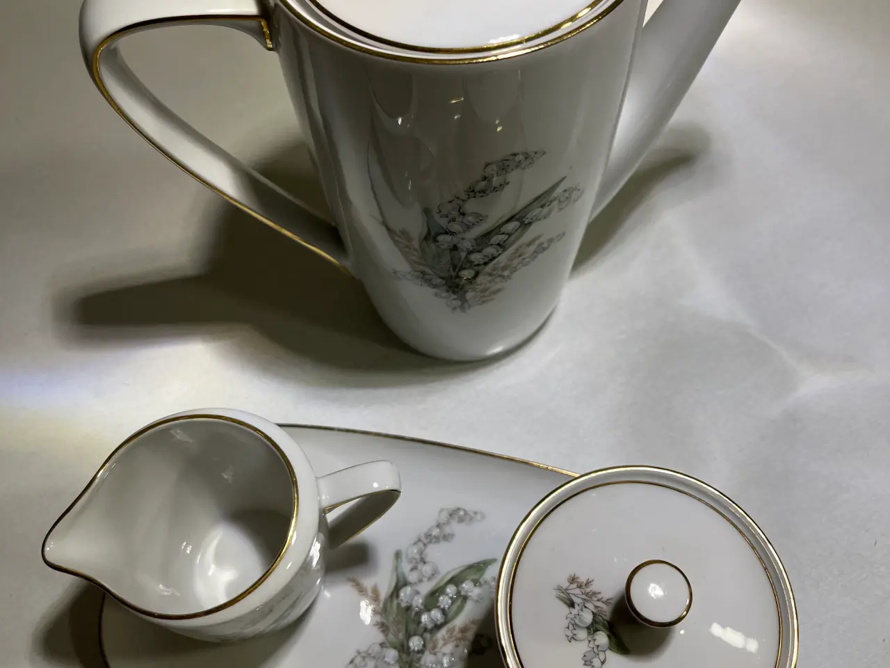 Billede 5 - Liljekonval med guldkant i porcelæn fra Bavaria
