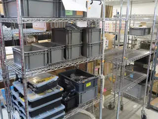 Reol uden indhold