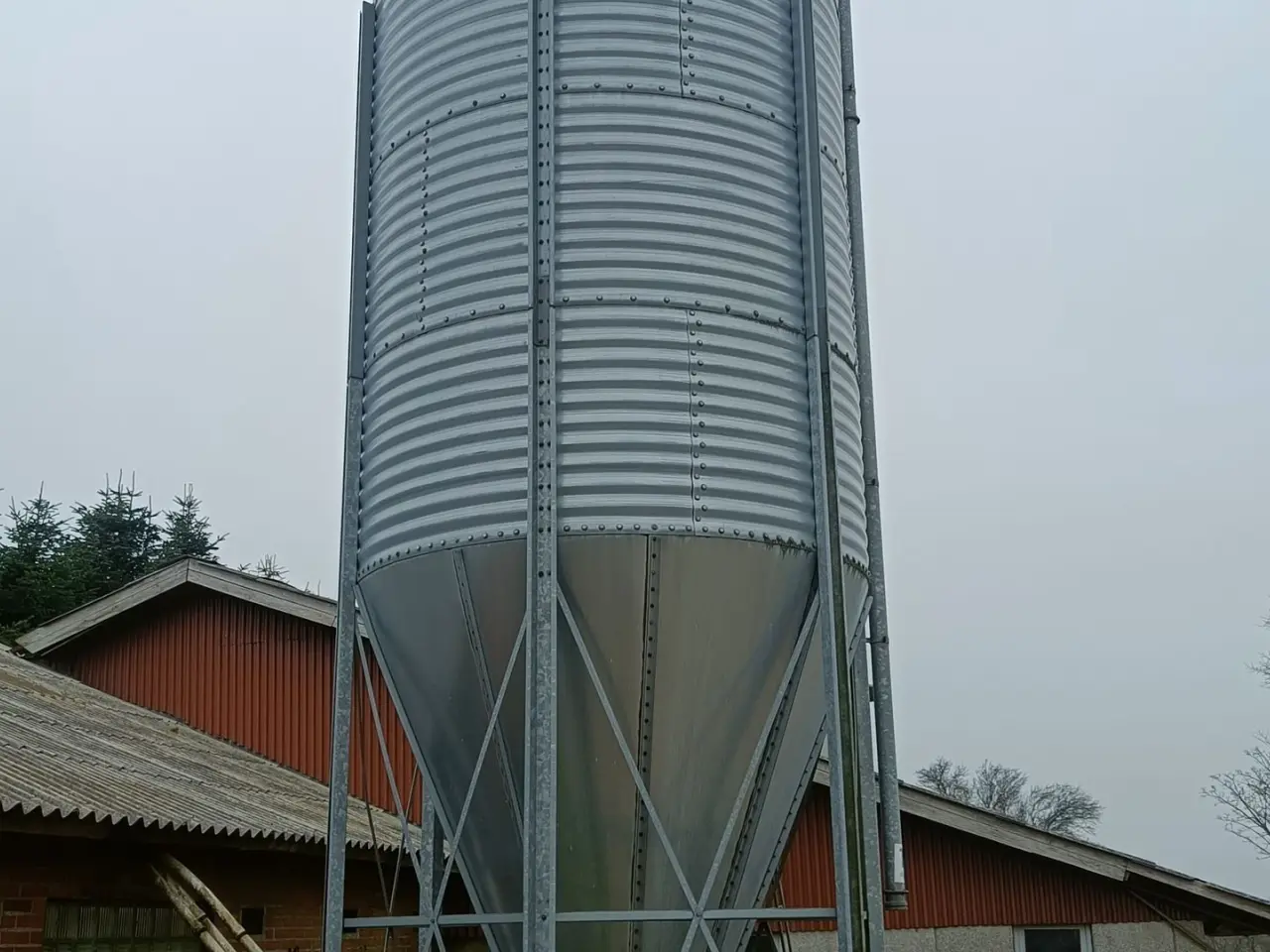 Billede 5 - - - - Silo (Måske MHJ) men nok en Dacs silo,