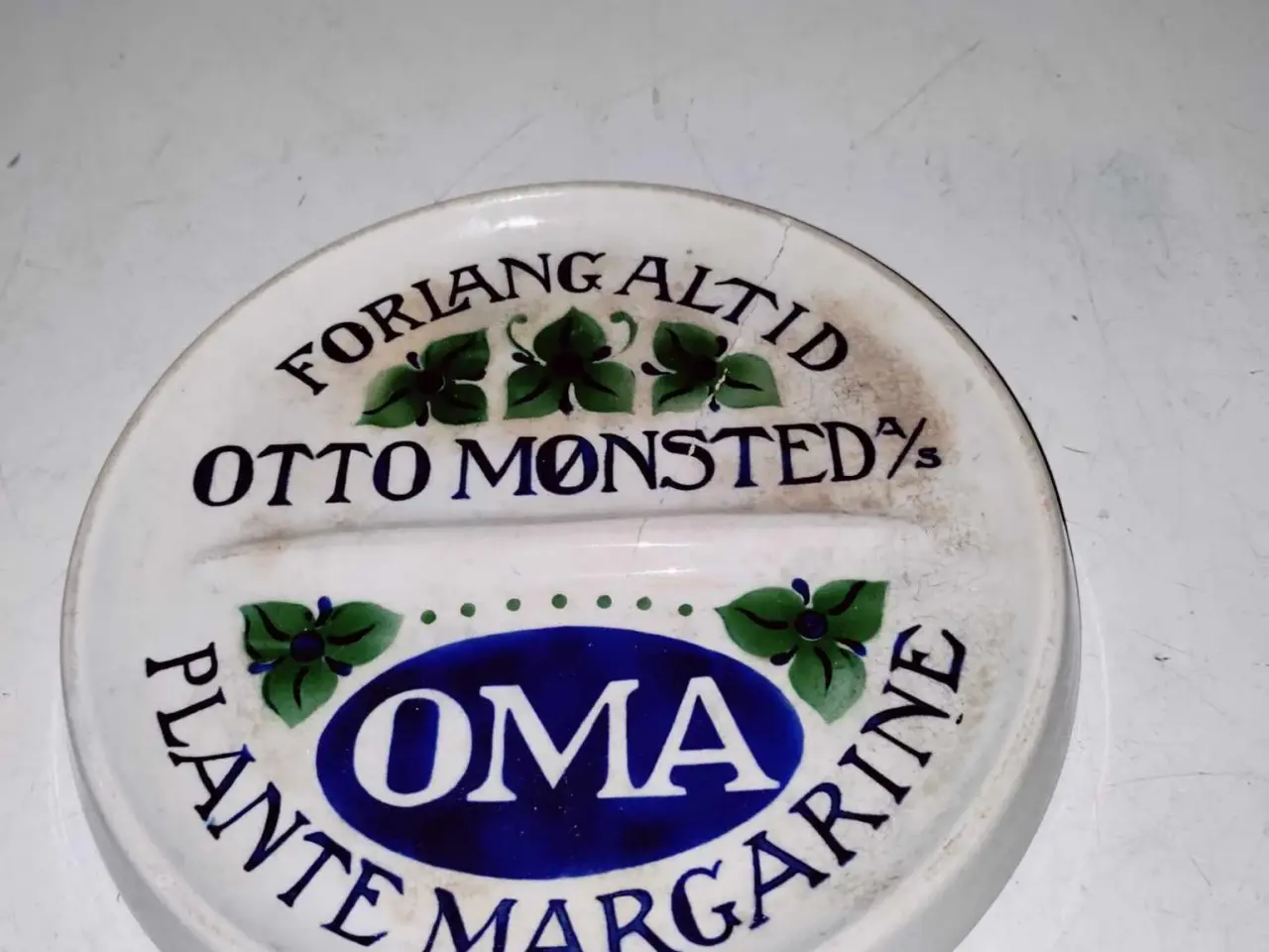 Billede 1 - fin gamle mønt bakke fra oma har en revne