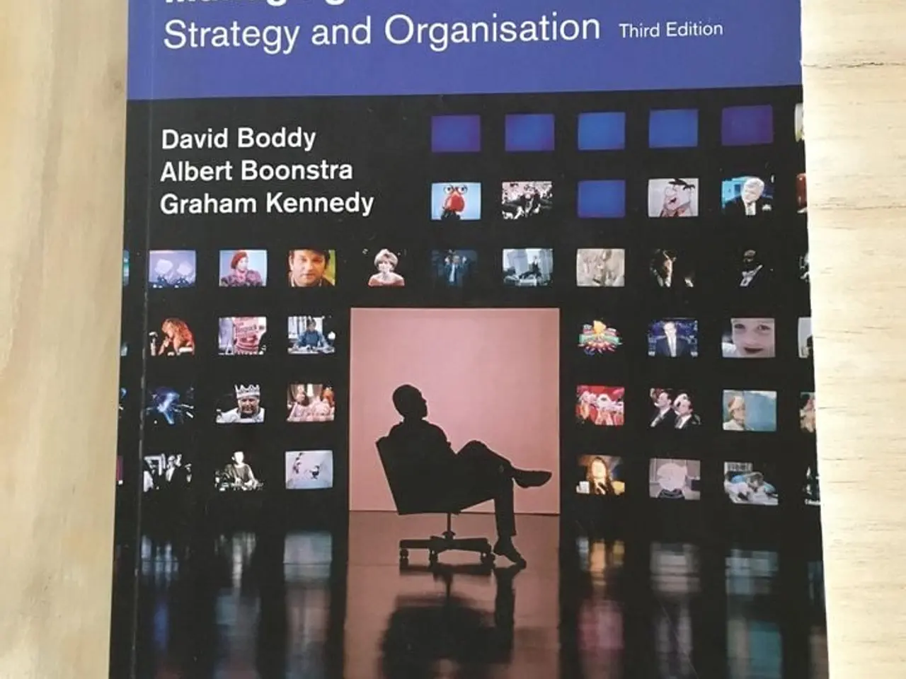 Billede 1 - Managing information systems - Studiebog