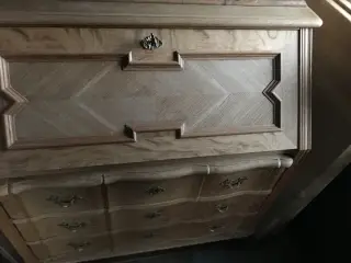 Skab med skrivepult 