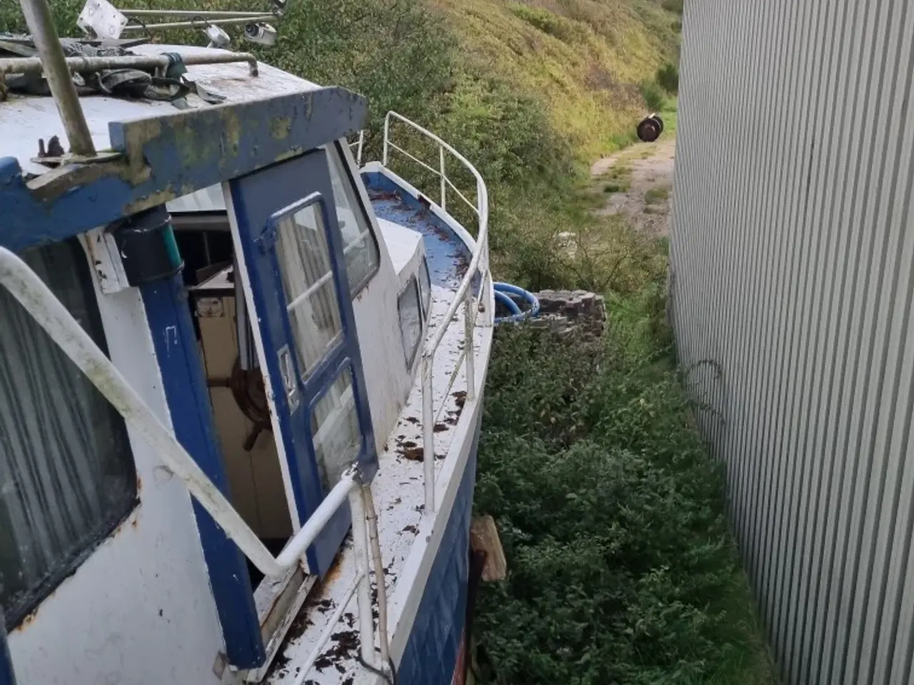 Billede 8 - motor båd med flybridge bortgives