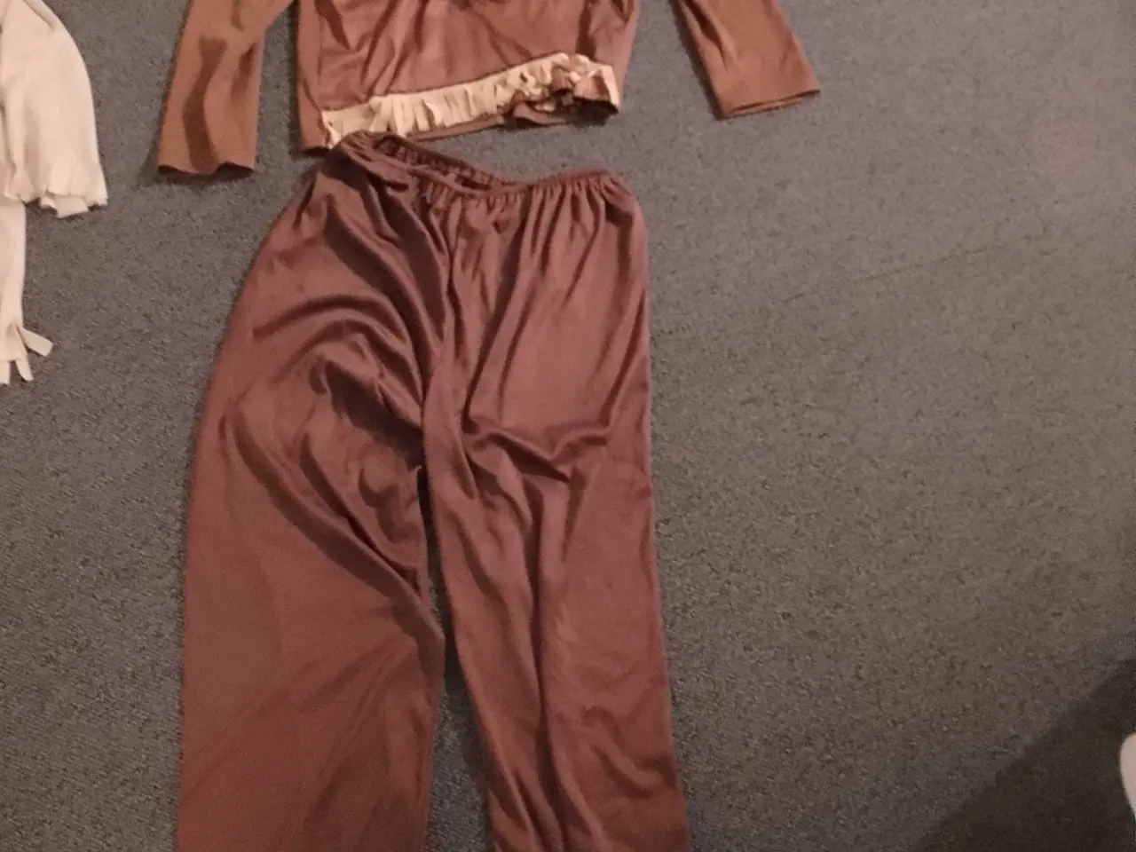 Billede 1 - Indianer kostume str 128